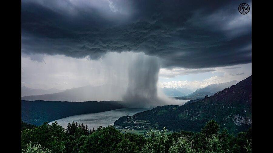 لحظه ای که سونامی از بهشت بر روی دریاچه اتریش بارید