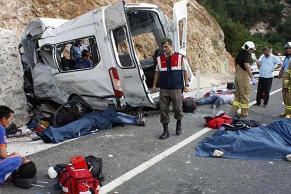 مینی بوس حامل شهروندان ایرانی در ترکیه واژگون شد