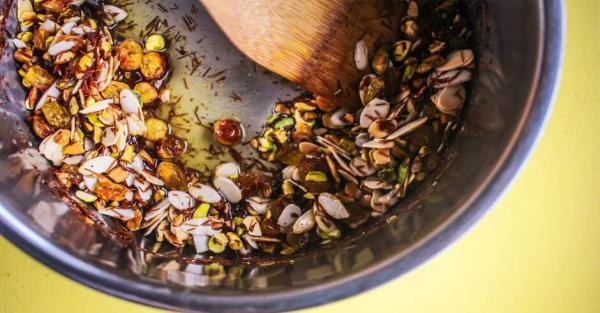 طرز تهیه شیر خرما داغ مخصوص برای مهمانی افطار طرز تهیه شیر خرما داغ مخصوص برای مهمانی افطار